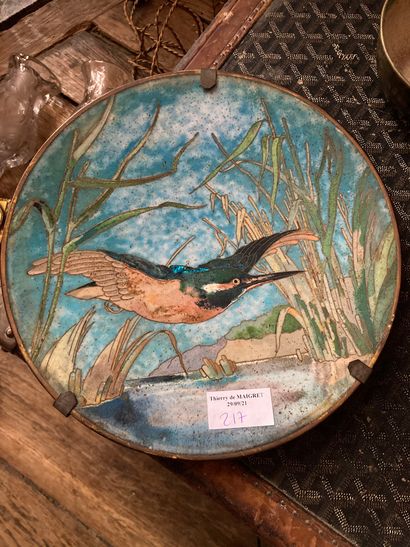 null JAPAN, plate decorated with kingfisher (accidents and enamel jumps)

Diameter...