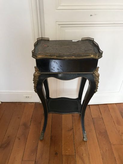 null Bedside table in Boulle marquetry 

Napoleon III period

(accidents, missing...