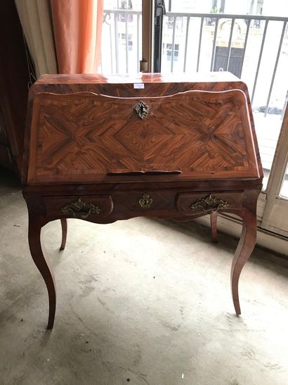 null 
Slope desk in rosewood pacage




Louis XV period. Restorations. Jumps of veneer




H...