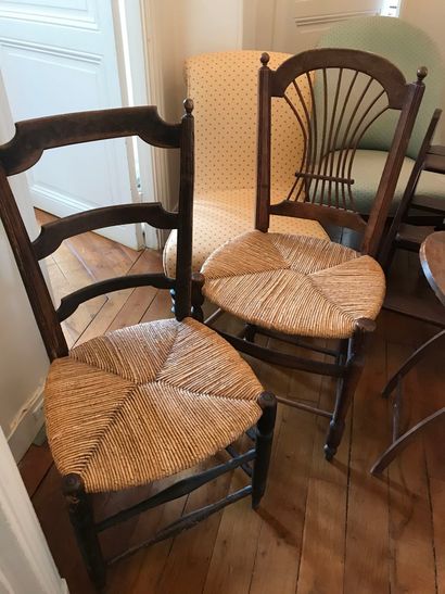 null Lot of furniture including two armchairs, two folding chairs, a library step...
