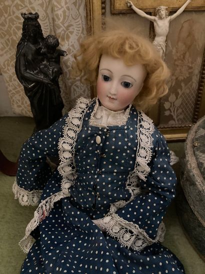  Lot including an ivory crucifix, porcelain head doll (accidents) around 1900, a...