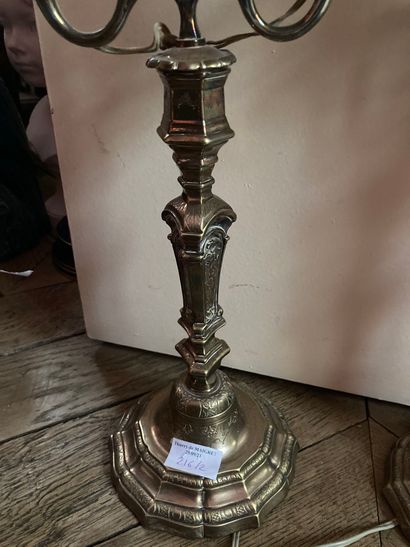  Pair of silver plated candelabras 
Regency style 
Height : 37 cm 
Sold as is, with...