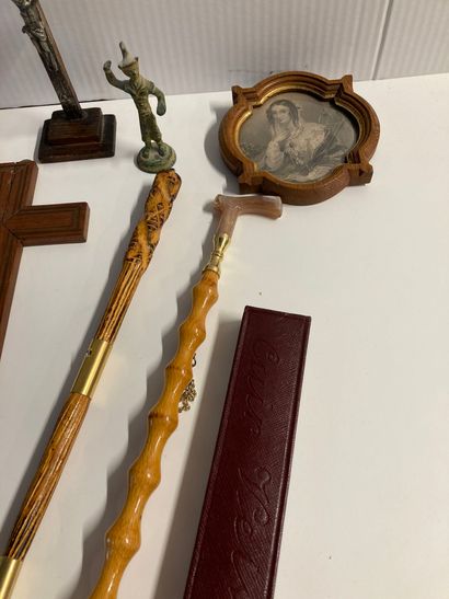 null Set of crucifixes, shoehorns, letter openers, theatre binoculars, compasses,...