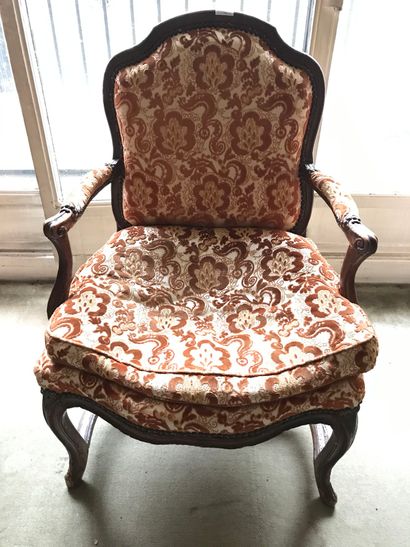 null Deux fauteuils à la Reine

Hêtre naturel mouluré

Epoque Louis XV (différences)

Un...