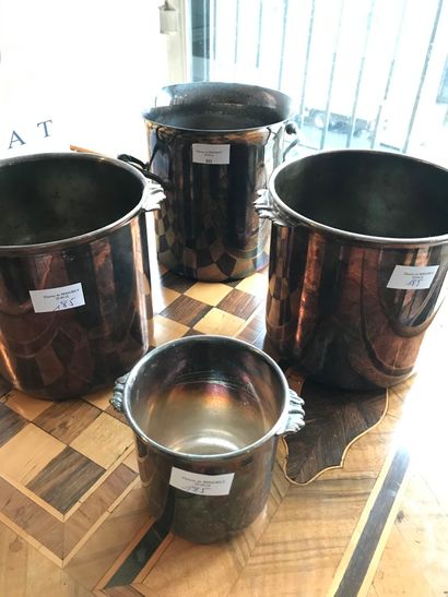  Lot: 3 silver plated bottle buckets and a smaller model 
Average height: 19 cm 
A...