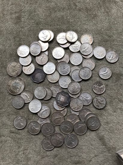 null Lot of silver coins and tokens

Weight : 510 g

Lot sold as is