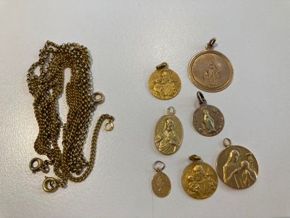 2 gold chains + 7 gold medals 
22,6g 
Lot...