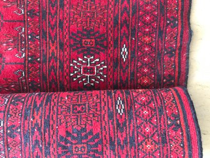 null 6 various carpets Bukhara / Persia

Lot sold as is