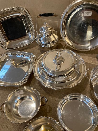  Lot of silver plated metal, various shapes : bowl, two square bowls, cooler, plate,...