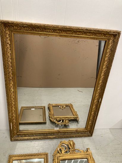null 3 miroirs moderne et ancien : dimensions totales. Grand : 95 x 74 cm (éclats)

A...