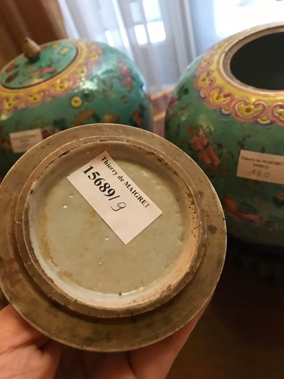 null CANTON

Pair of ginger pots and bases

Turquoise background, sample decoration

H...