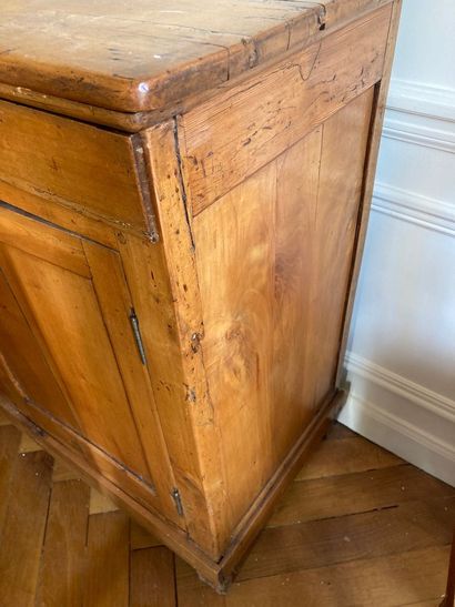 null Fruitwood sideboard. Accidents and chips

H : 95 - W : 173 - D : 48 cm

Sold...