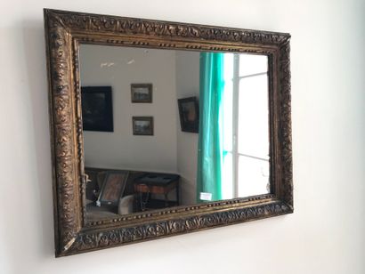  Gilded wood frame, mounted in mirror 
Worn, damaged and missing 
64 x 80 cm 
Lot...