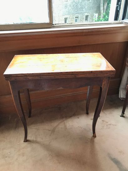 Fruitwood game table, folding top 
H : 73...