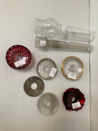 Lot of glass or cut crystal wicks, about...