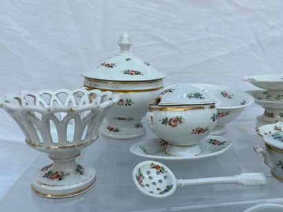 null Paris porcelain dinner set with polychrome decoration of small flowers

including...