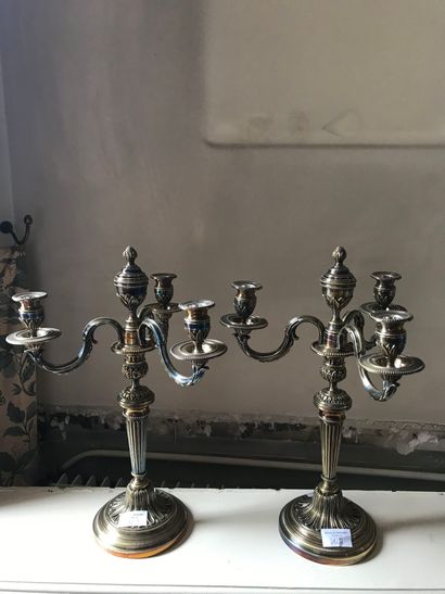 null Pair of silver plated candelabras Louis XVI style (wear)

Height : 41 cm

Sold...