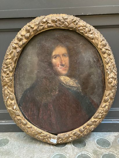  Portrait d'homme 
Huile sur toile ovale (usures, restaurations) 
64 x 55 cm 
XVIIème...
