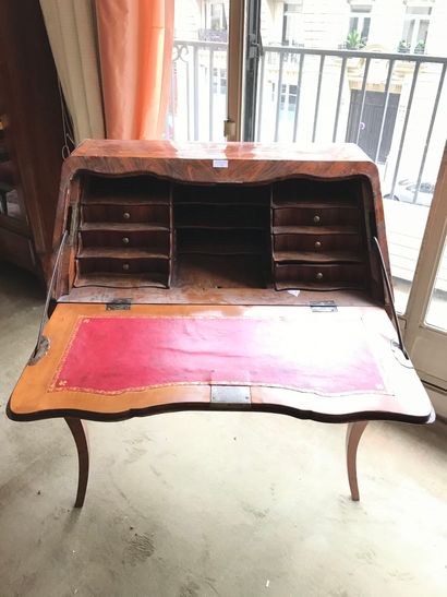 null 
Slope desk in rosewood pacage




Louis XV period. Restorations. Jumps of veneer




H...