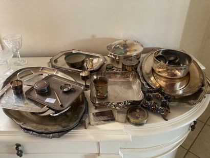 null A lot of silver platerie including Christofle, small boxes including one Christian...