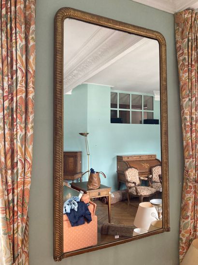 null Grand miroir doré

Fin du XIXème siècle

H : 200 - L : 118 cm

lot vendu en...
