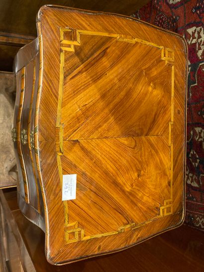 null 
Veneer chiffonier table




It opens with three drawers




Louis XV period....