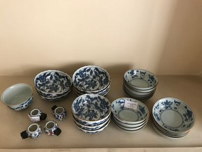 Asia. Small batch of porcelain saucers 
Lot...