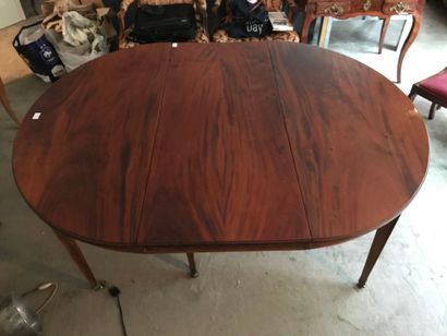 null Dining room table 

Directoire style

H : 79 - W : 109 - D : 125 cm

1 extension...