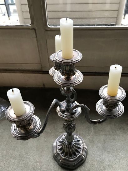 null Paire de candélabres en métal argenté

Style Régence

H : 42 cm

Les bobèches...
