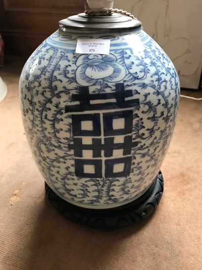 null CHINA

Porcelain ginger pot

Mounted as a lamp

A base is attached

H : 26 cm

Sold...