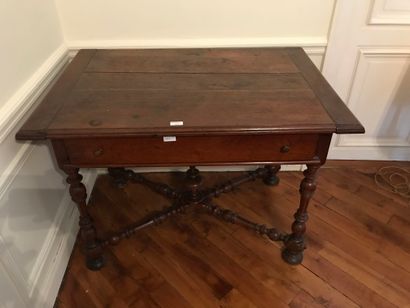 null Walnut writing table, turned legs and braces (pitting, damaged legs, cracks)

18th...