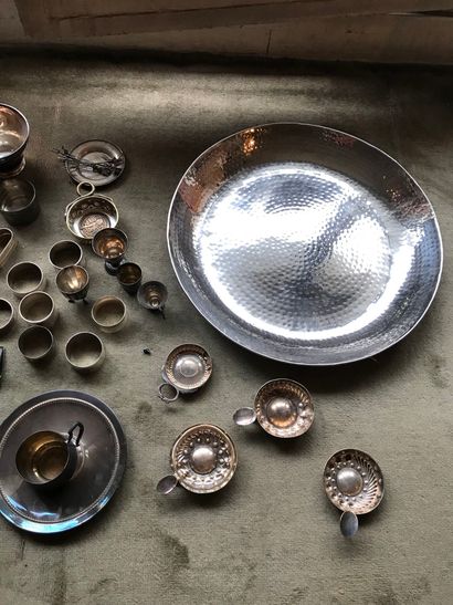 null Lot of silver plated metal : egg cup, cups and saucers, wine cup, box

Lot sold...