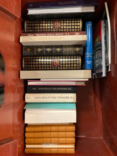 null 
Ensemble de deux caisses de livres comprenant Anatole France, livres d'art,...