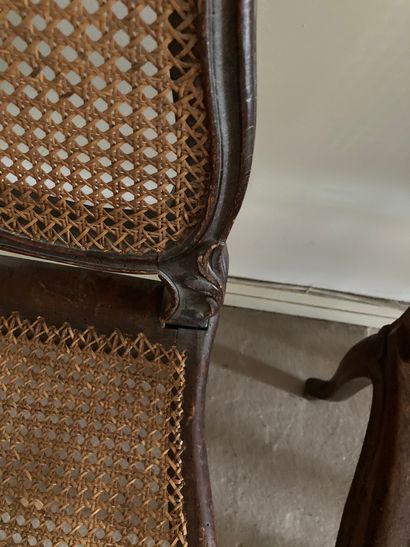 null 3 chaises cannées de modèles différents

Style Louis XV

accidents, manques,...