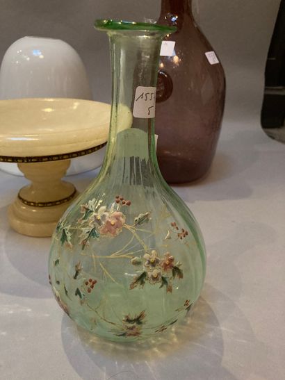 null Lot de verreries diverses : 2 vases et une carafe en verre teinté à décor émaillé,...