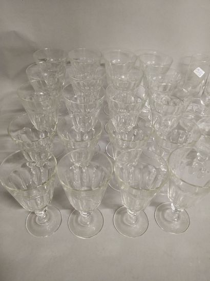 null Set of 49 glasses including :

20 footed glasses, 6 large cognac glasses, 8...