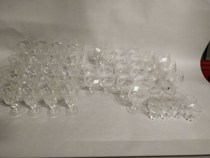 null Set of 49 glasses including :

20 footed glasses, 6 large cognac glasses, 8...