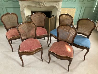 null Six chaises cannées, style Louis XV (piqures, fentes, manques, usures)

Ref...