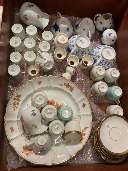 null Lot of ceramics including plates in Gien, cache-pot, part of white and gold...