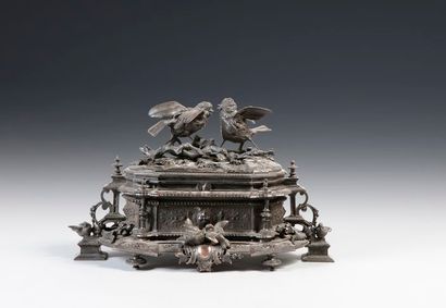 null Jules MOIGNIEZ (1835-1894). Jewelry box decorated with birds. Bronze with silver...