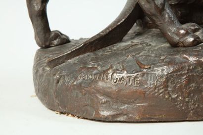 null Camille GATE (1856-1900). Deux chiens de meute. Bronze à patine brune signé...