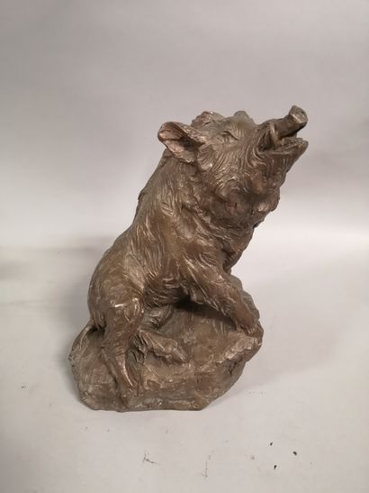 null Valentina ZEILE (1937). Sitting boar. Bronze with a light brown patina, signed...