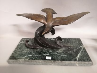 null Michel DECOUX (1837-1924). Mouette. Bronze à patine bicolore signé en creux...