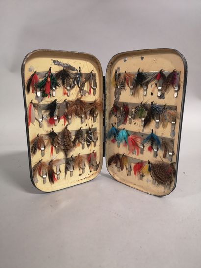 null Hardy (black japaned) sea trout fly box containing 40 classic flies, in good...