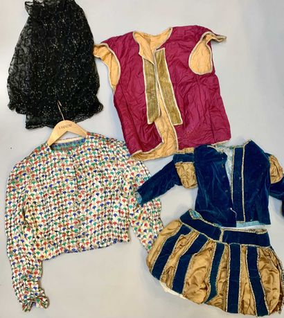 null Divers, pièces de mode des années 1920-30 : robe de jour en mousseline et passementerie...