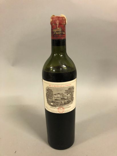 null 1 bouteille Château LAFITE-ROTHSCHILD, 1° cru Pauillac 1952 (caps abimée, V...
