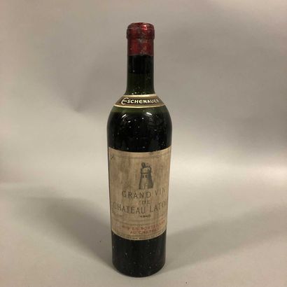 null 1 bouteille Château LATOUR, 1° cru Pauillac 1945 (es, elt, fânée, B/V)