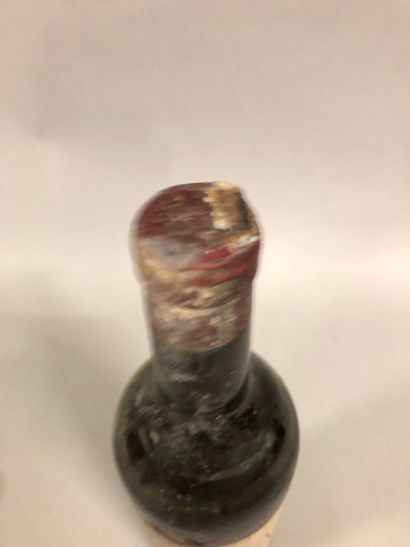 null 1 bouteille Château LATOUR, 1° cru Pauillac 1948 (es, et, ela, V, capsule a...