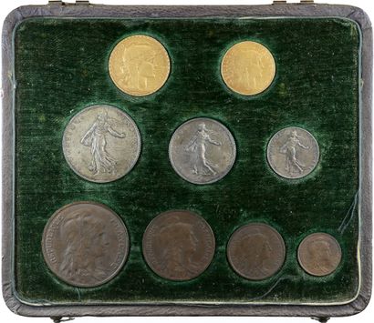 null TROISIÈME RÉPUBLIQUE (1871-1940)
Rare coffret de l'année 1900 comprenant 9 monnaies...