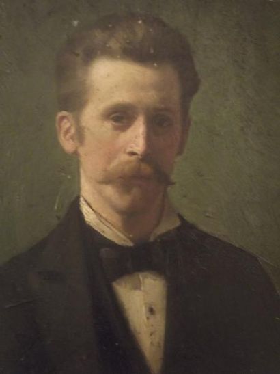 ECOLE du XIXème siècle Portrait d'homme à la moustache Huile sur panneau, trace de...